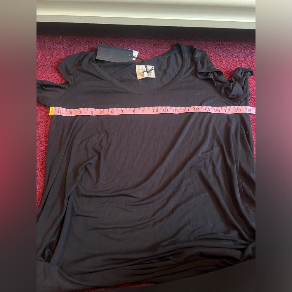 Chaser Top / tee L NWT black L with open shoulder host pick - Picture 7 of 13